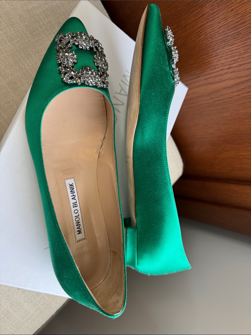 Manolo Blahnik Emerald Green Hangisi Satin Flats size 38.5. - Picture 8 of 8